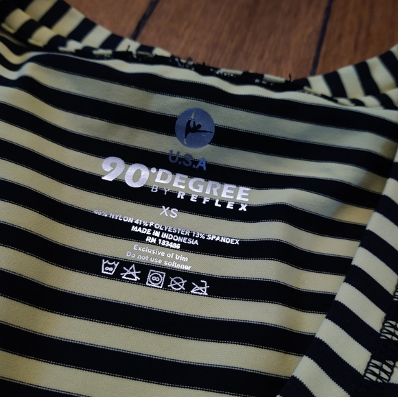 Size Xs 90° degrees by reflex workout top - Picture 14 of 16